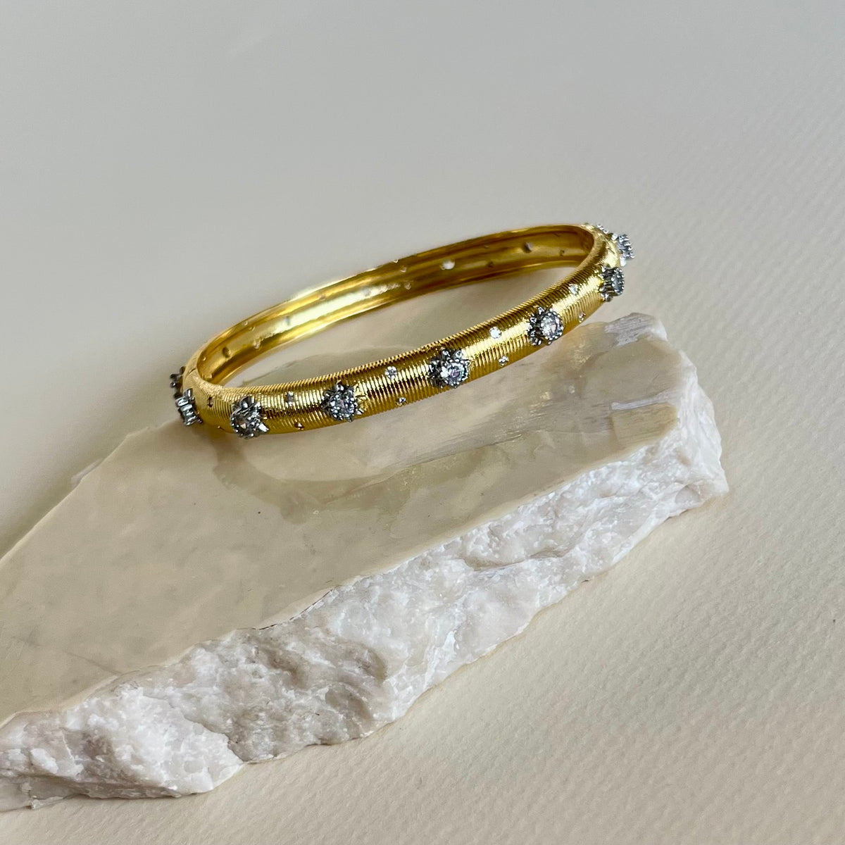 Korvia 02 | Gold Plated Bangle