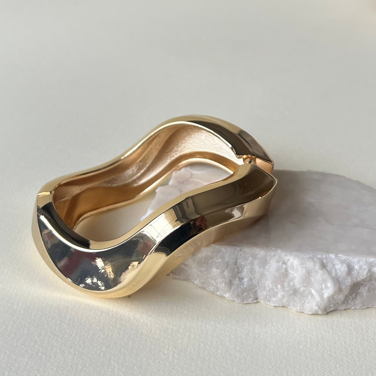 Ondulado | Gold Plated Bangle