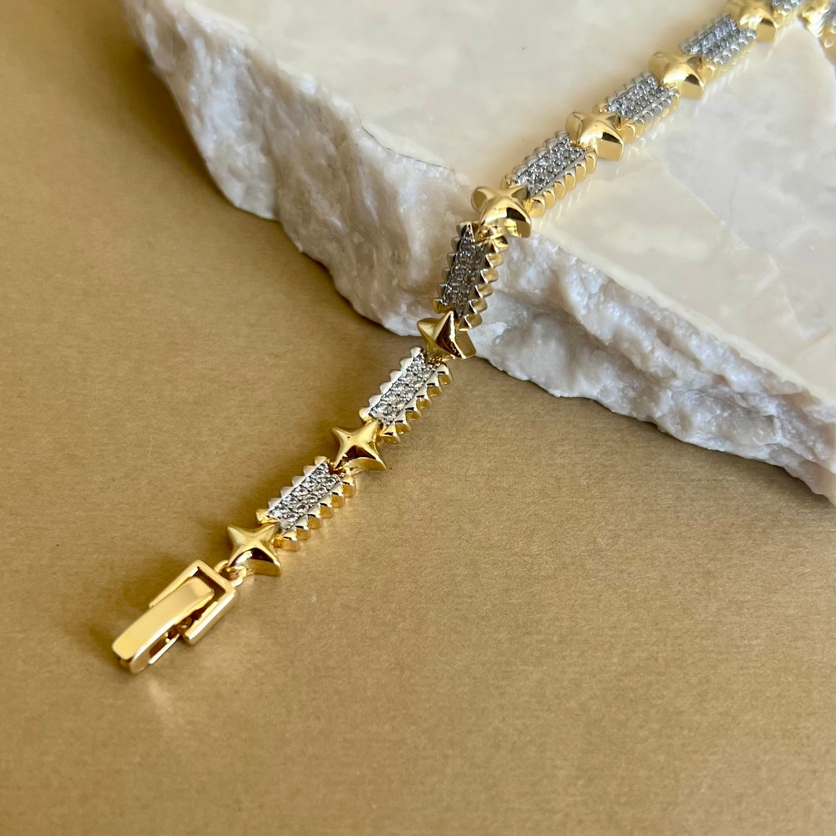 Onyx 04 | Gold Plated Bracelet