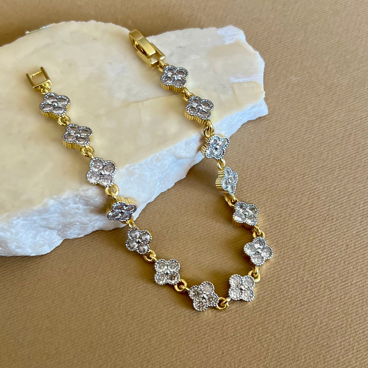 Onyx 11 | Gold Plated Bracelet