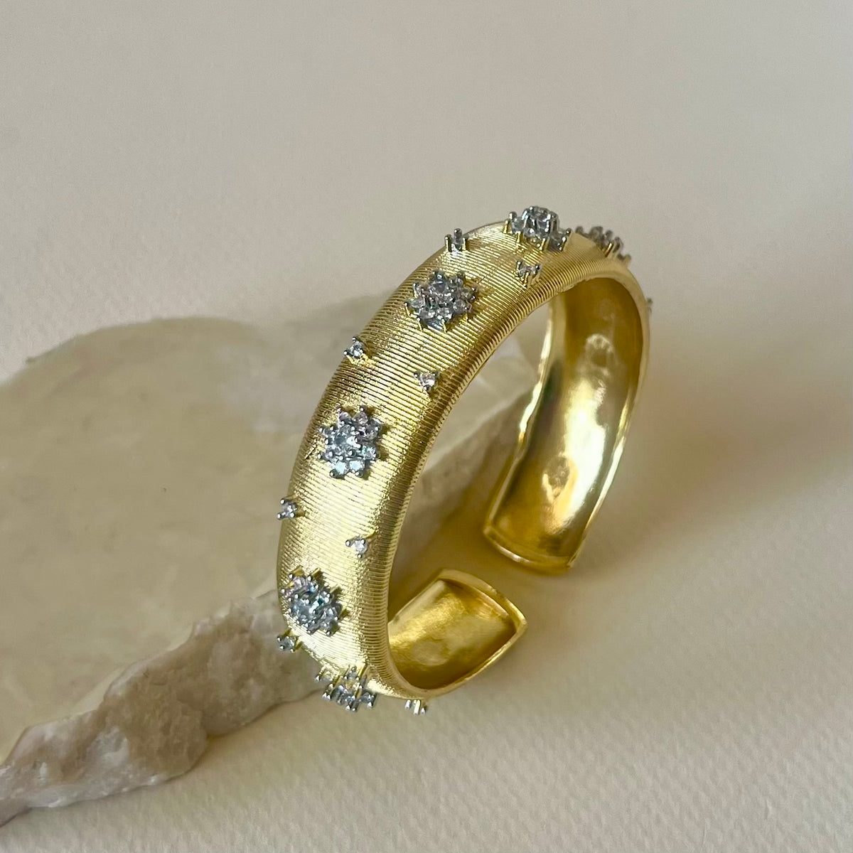 Mother of Pearl 02 | Gold Plated Bangle