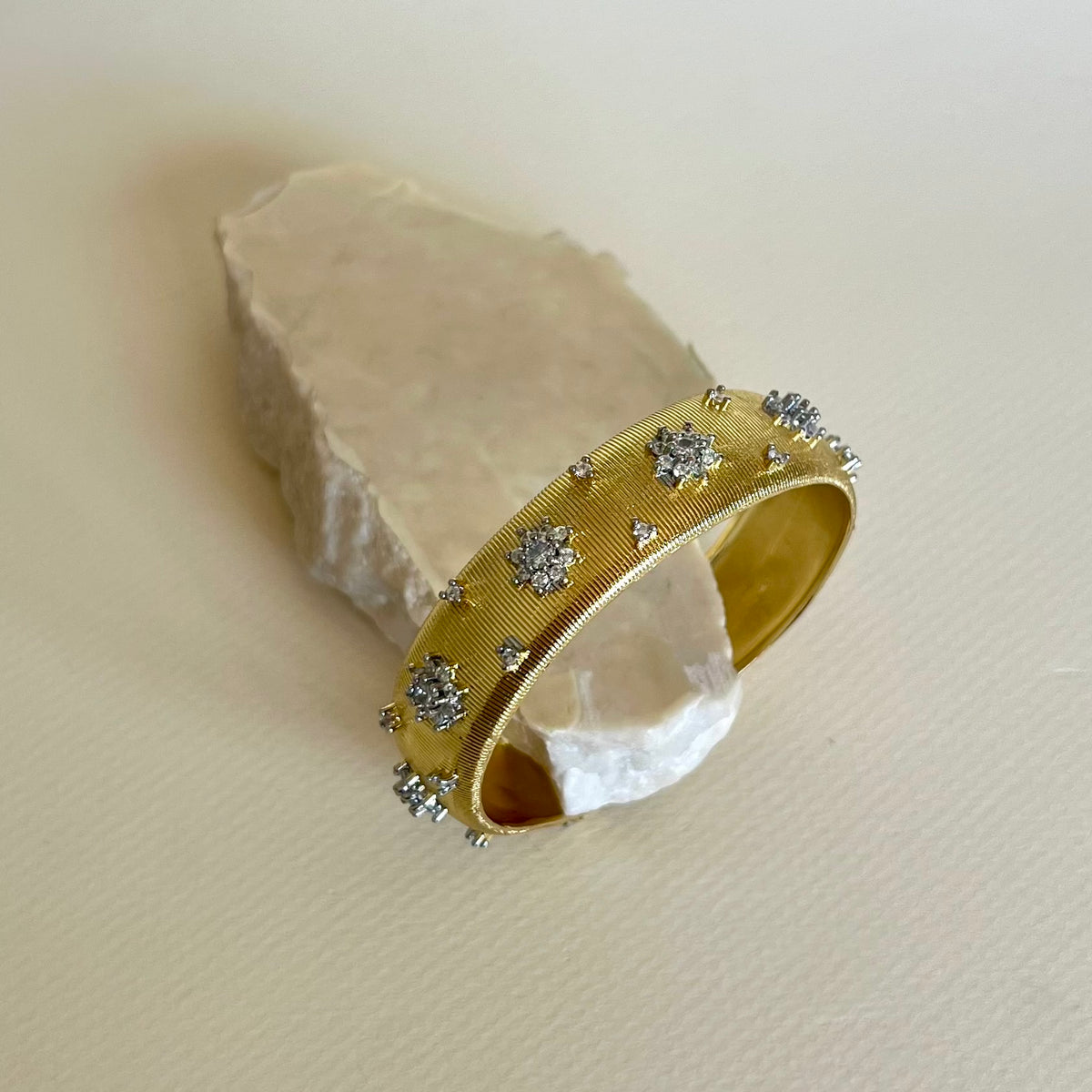 Mother of Pearl 02 | Gold Plated Bangle