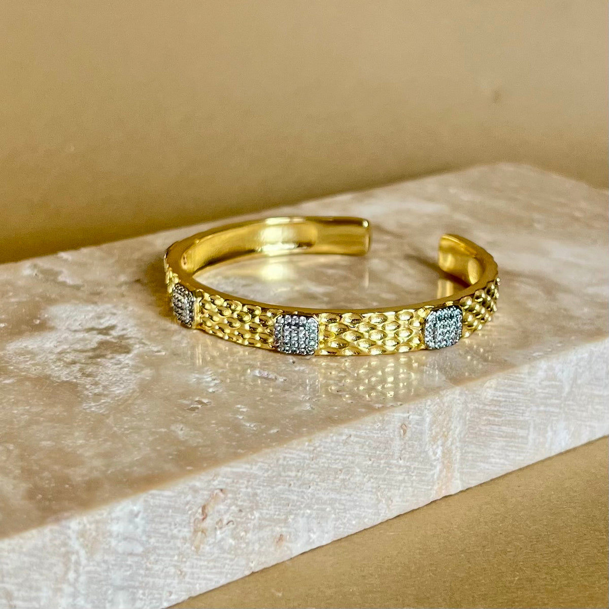 Radioso 03 | Gold Plated Bangle
