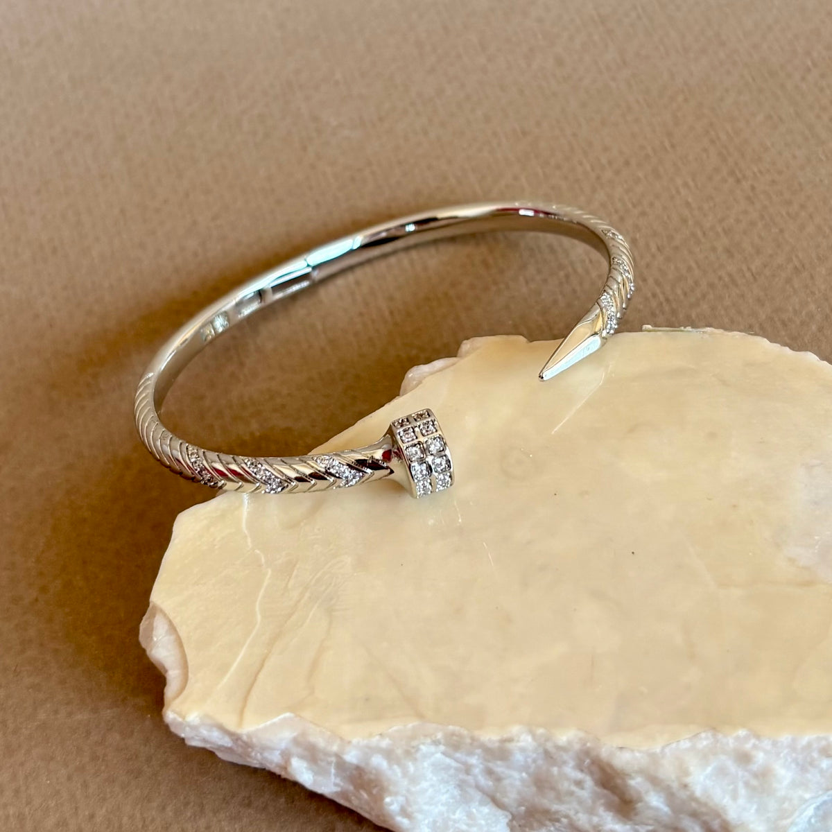 Crystal Chyodo 02 | White Gold Plated Bangle
