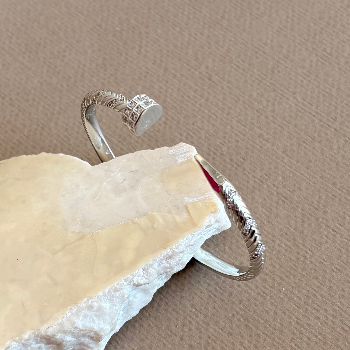 Crystal Chyodo 02 | White Gold Plated Bangle