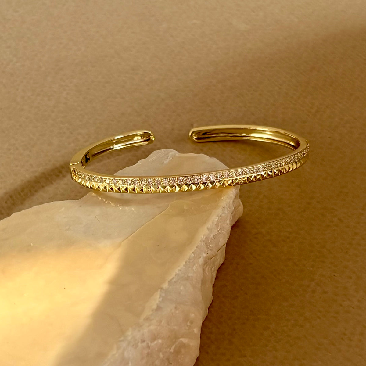 Veyro | Gold Plated Bangle