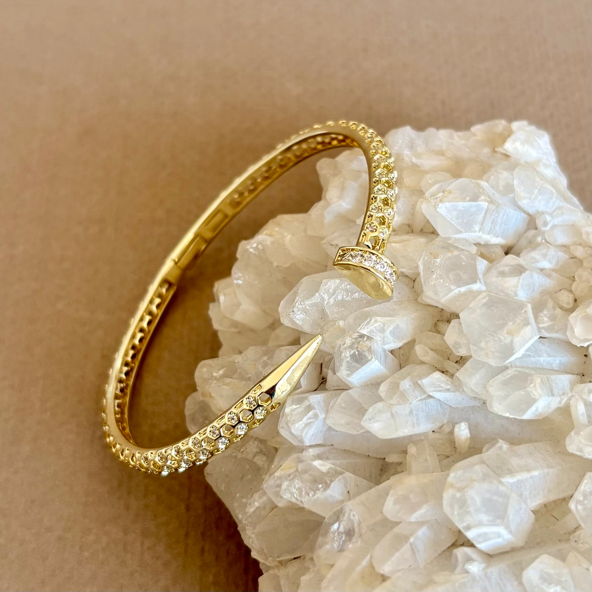 Chyodo Dots | Gold Plated Bangle