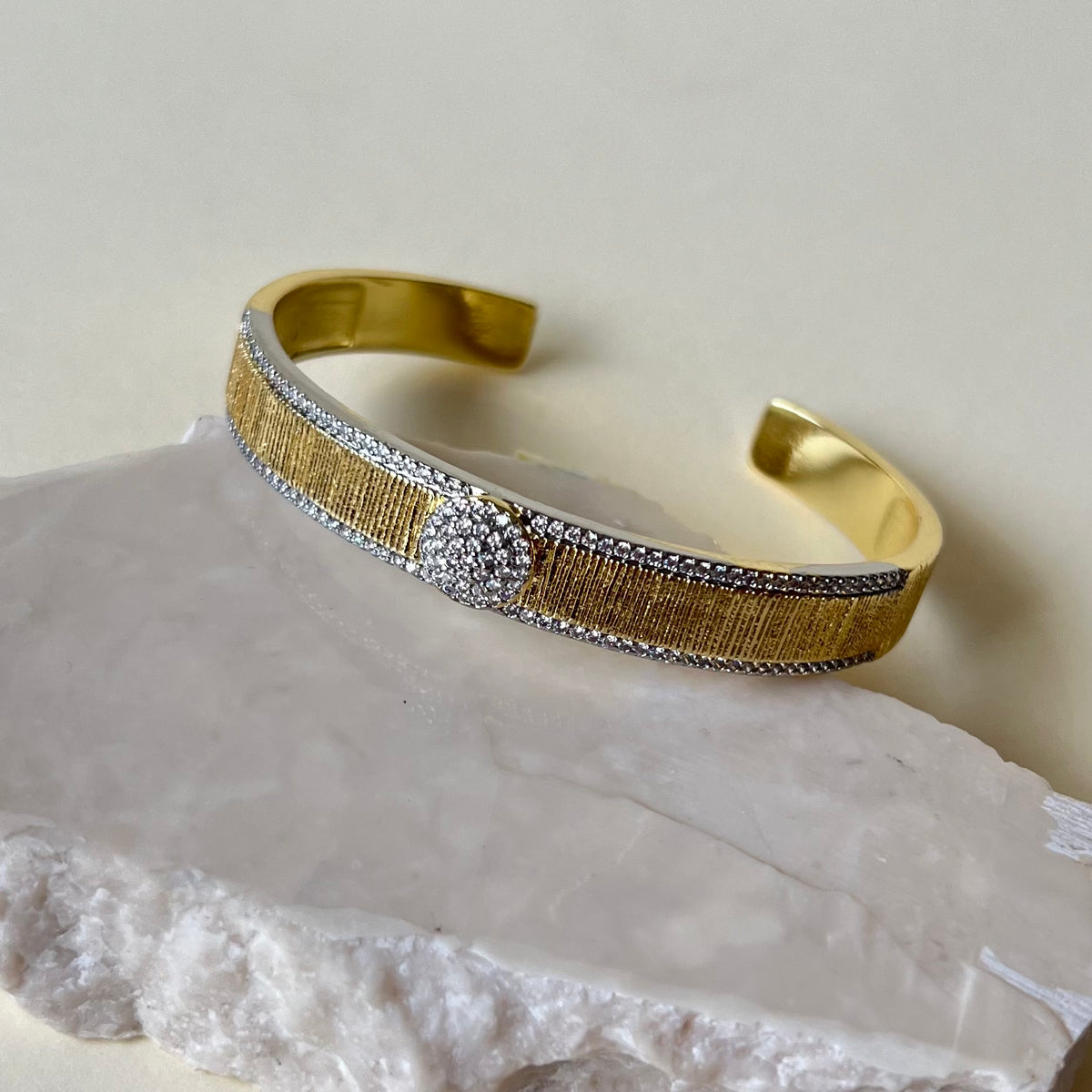 Radioso 02 | Gold Plated Bangle