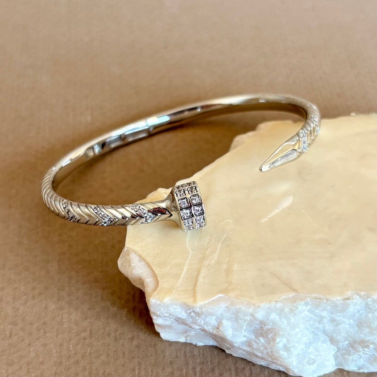 Crystal Chyodo 02 | White Gold Plated Bangle