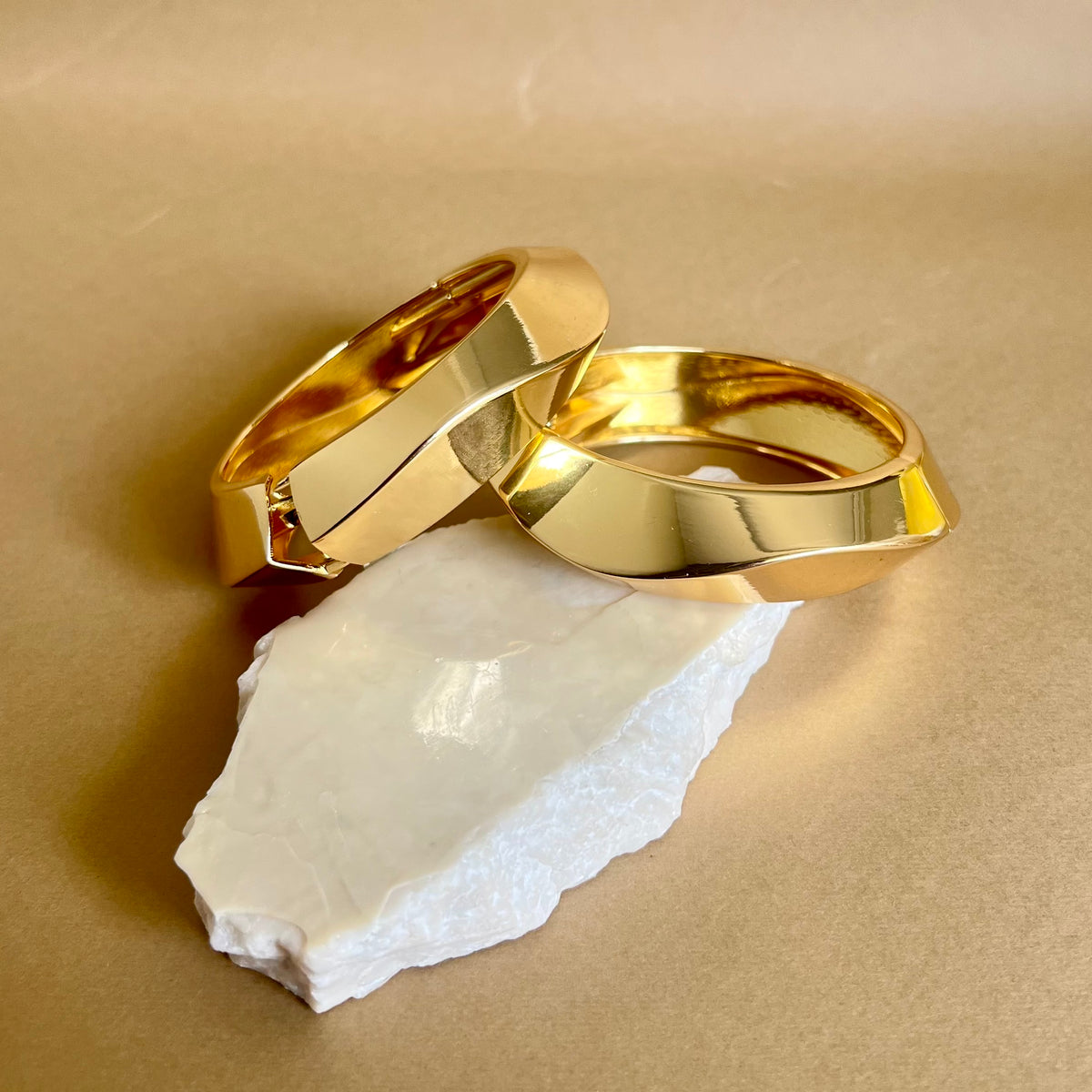 Ondulando 10 | Gold Plated Bangle