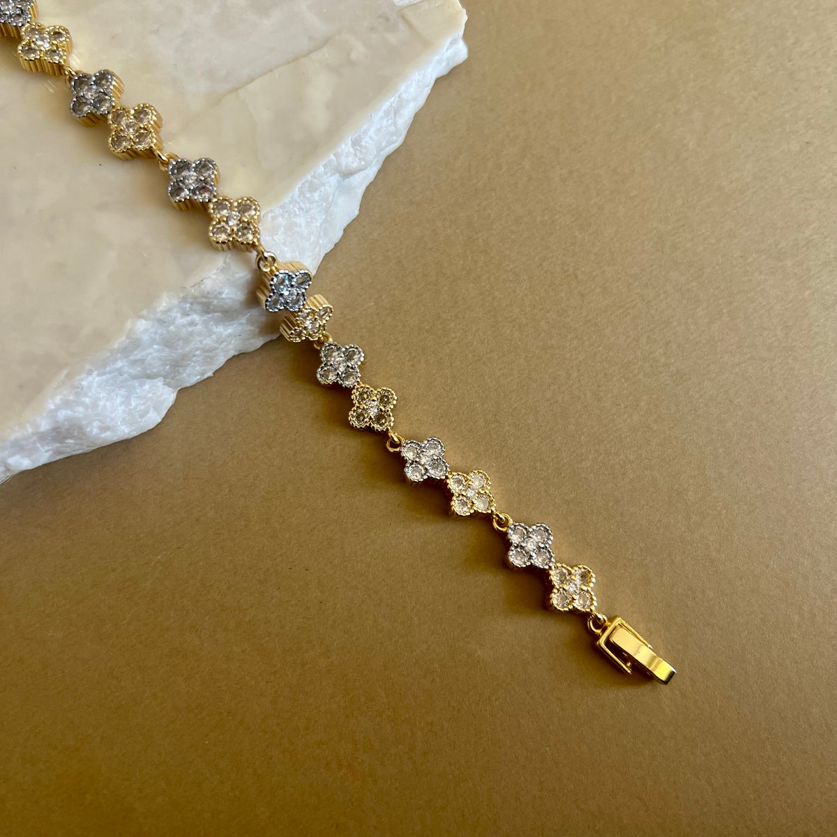 Onyx 03 | Gold Plated Braceletu