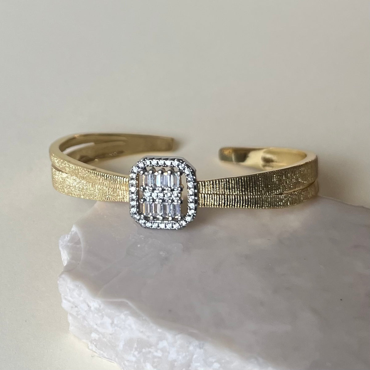 Radioso | Gold Plated Bangle