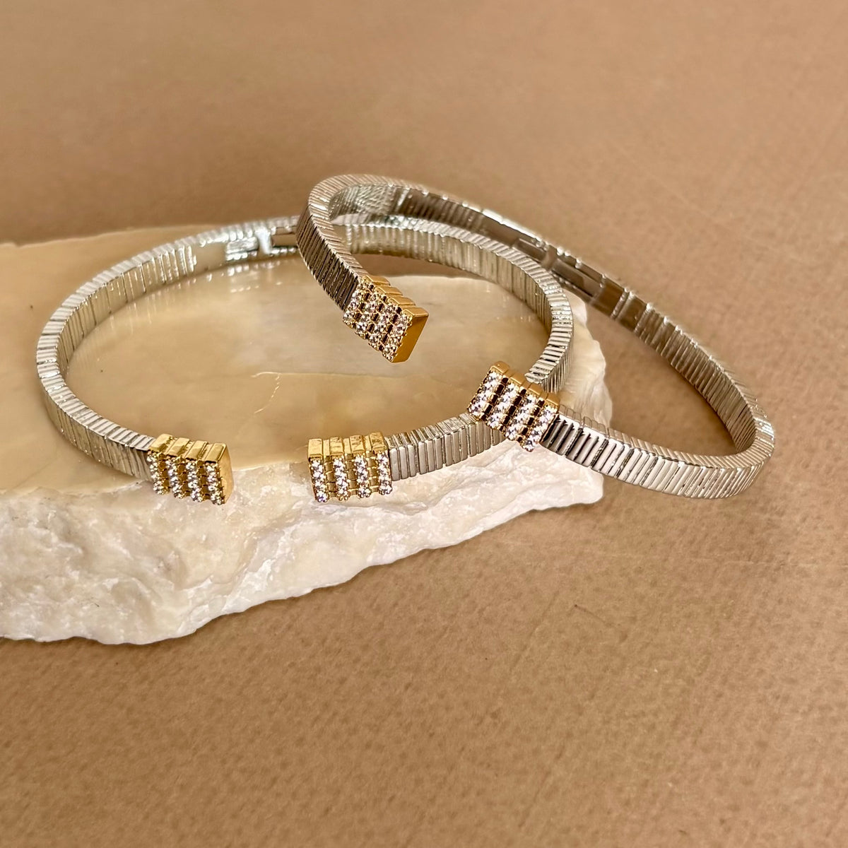 Elorine 02 | White Gold Plated Bangle