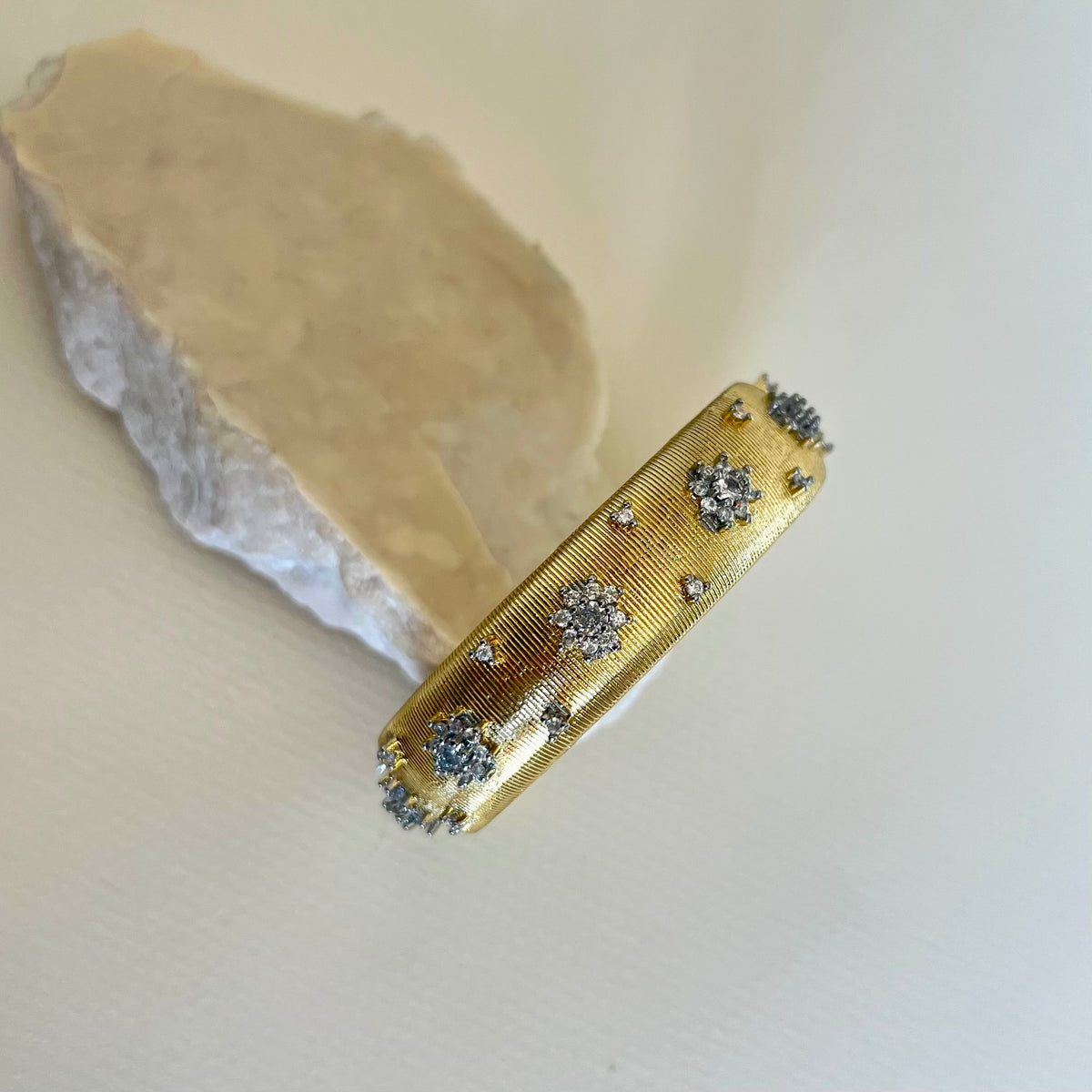 Mother of Pearl 02 | Gold Plated Bangle