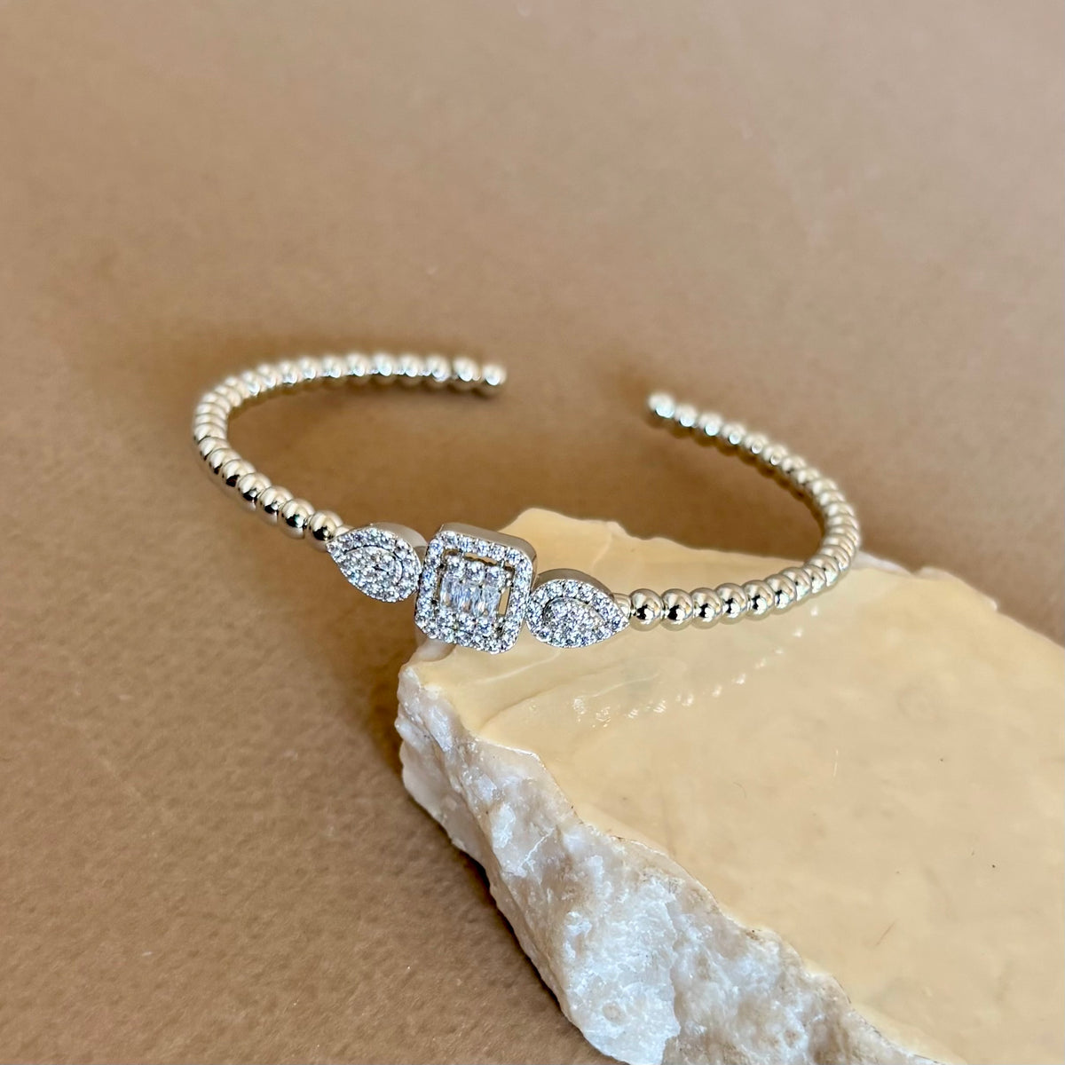 Sinal 03 | White Gold Plated Bangle