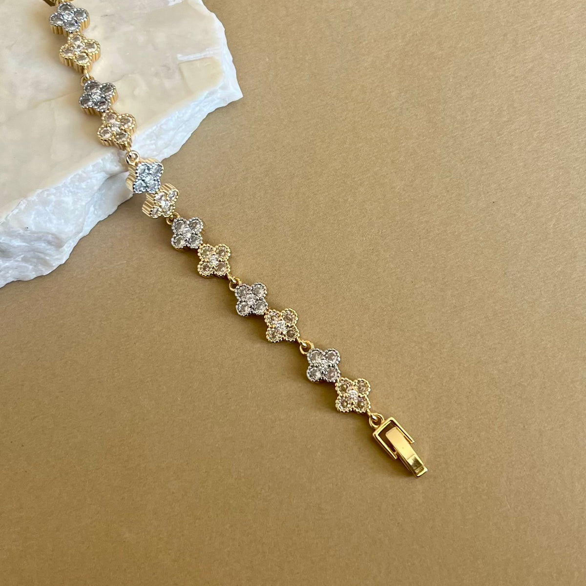 Onyx 03 | Gold Plated Braceletu