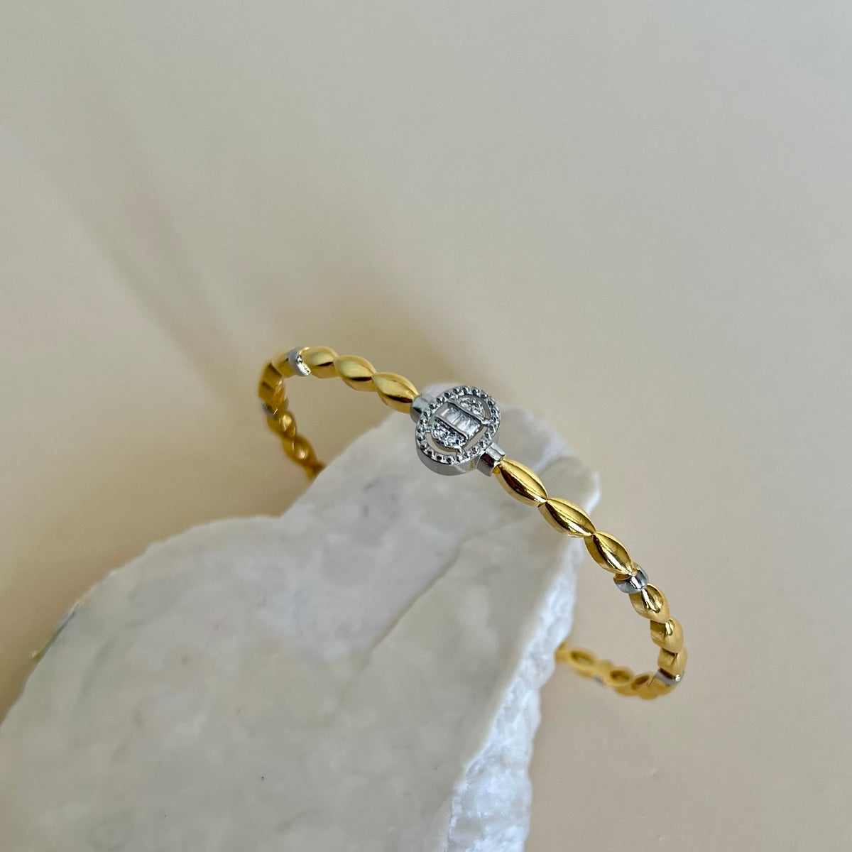 Dorelia 02 | Gold Plated Bangle