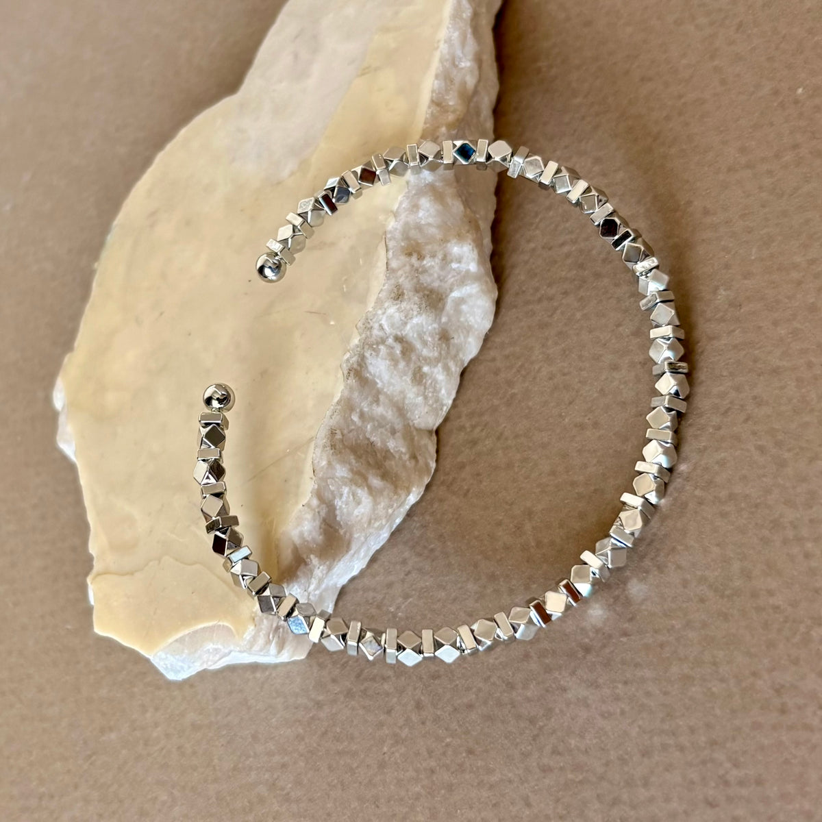 Korin 02 | White Gold Plated Bangle