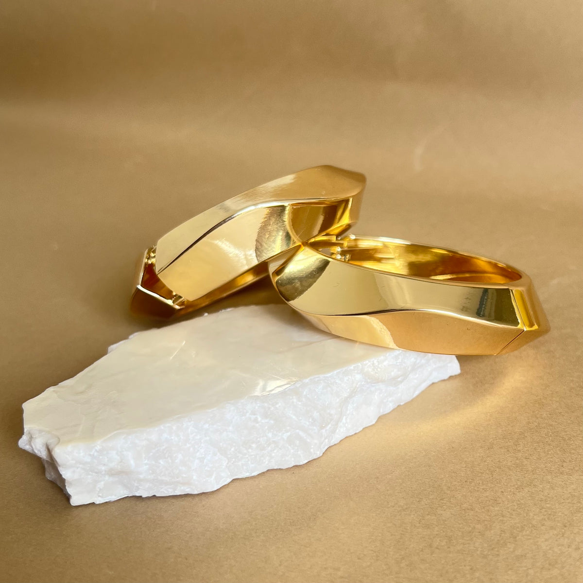 Ondulando 10 | Gold Plated Bangle