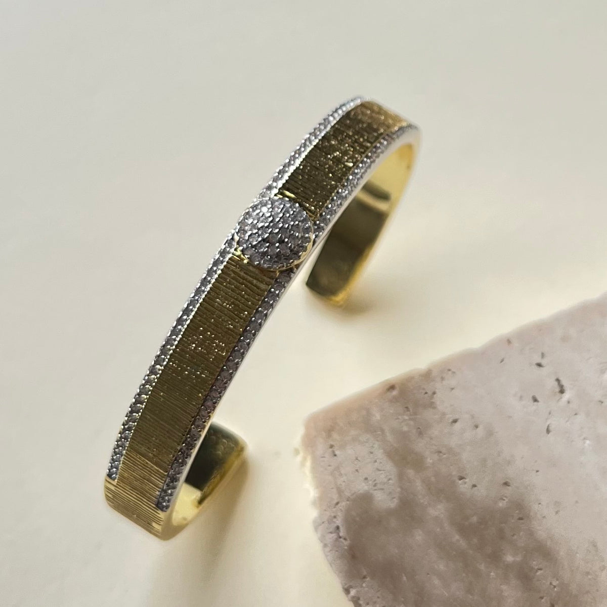 Radioso 02 | Gold Plated Bangle