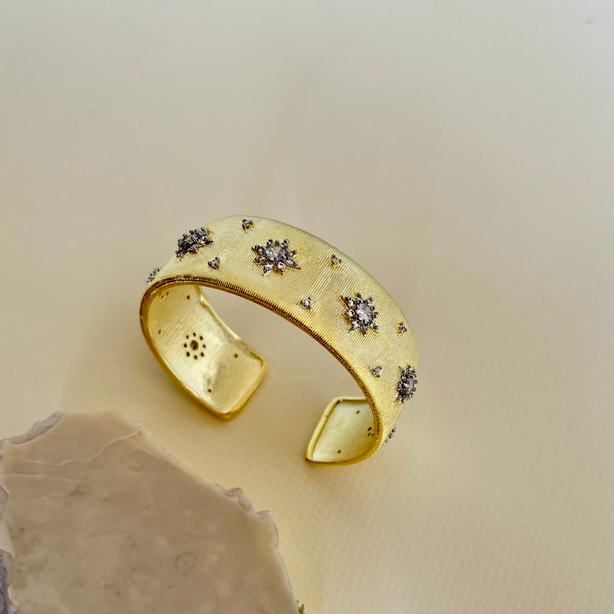 Mother Of Pearl | Gold Plated Bangle