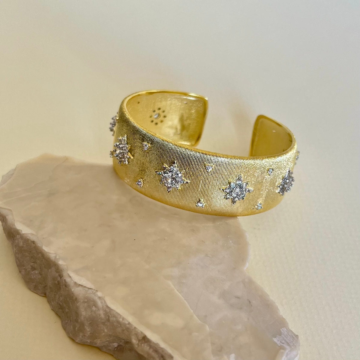 Mother Of Pearl | Gold Plated Bangle