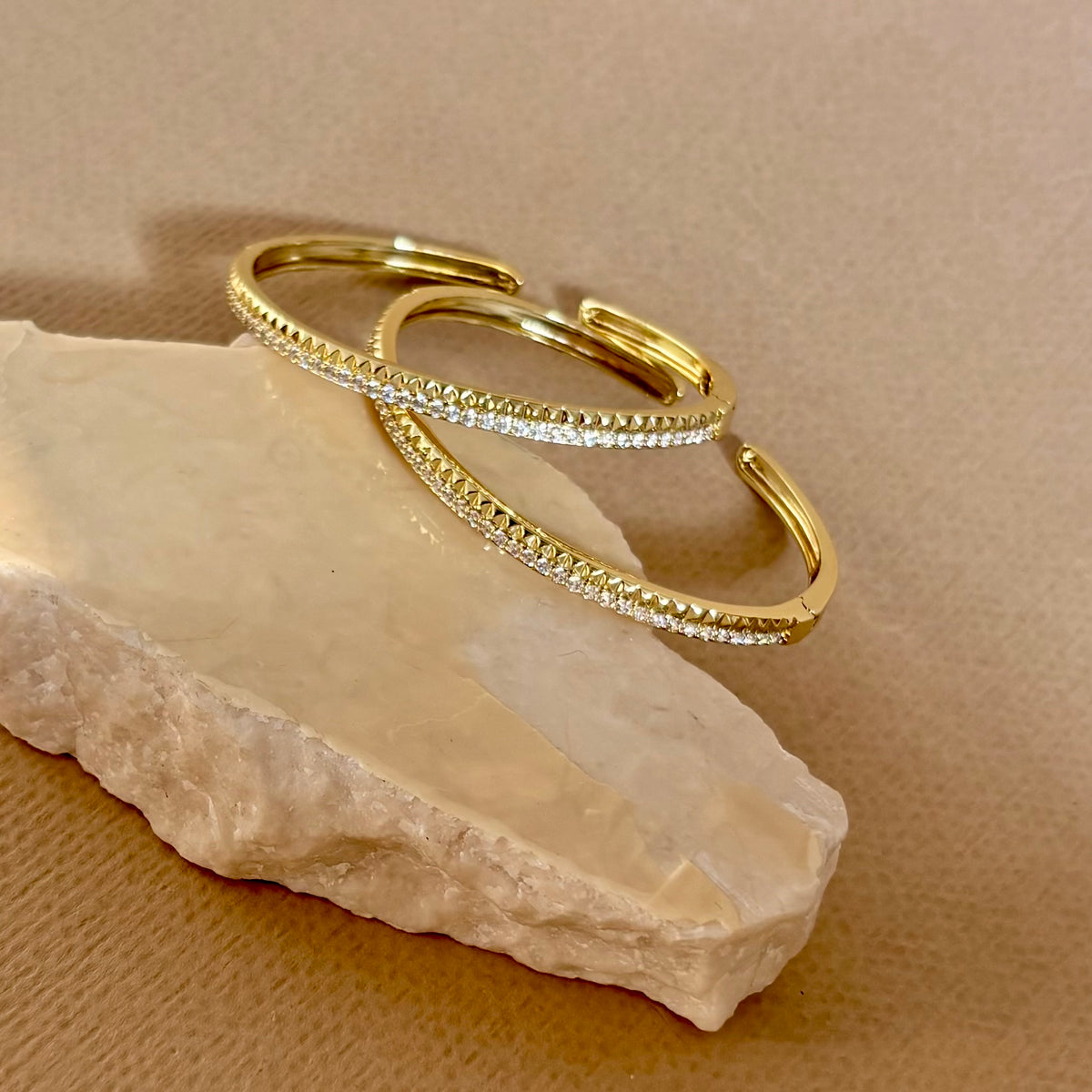 Veyro | Gold Plated Bangle