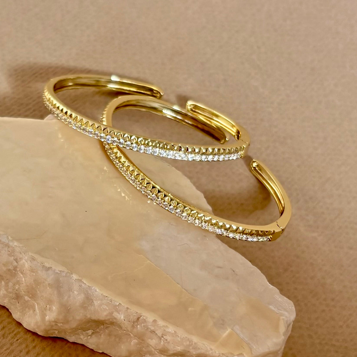 Veyro | Gold Plated Bangle