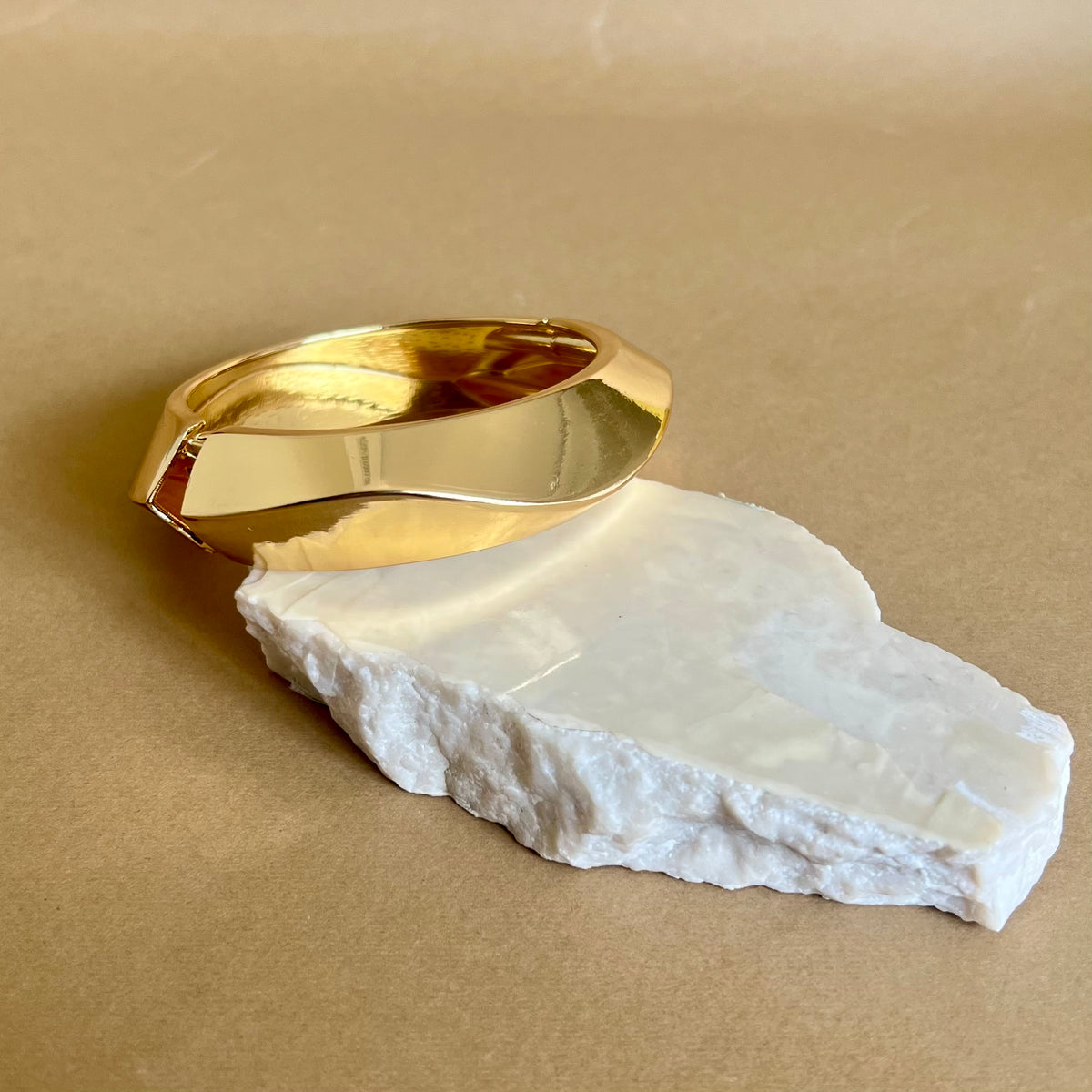 Ondulando 10 | Gold Plated Bangle