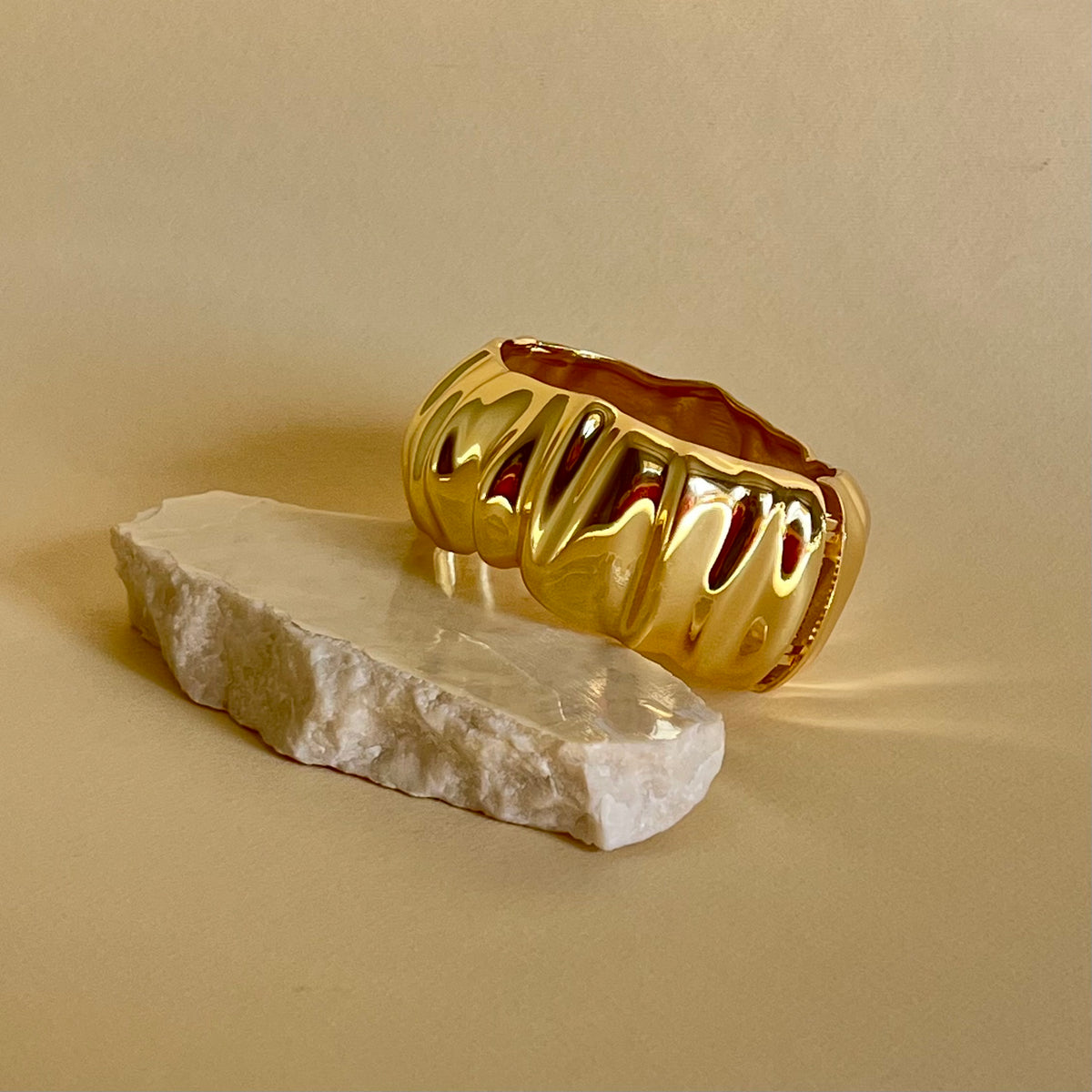 Ondulando 09 | Gold Plated Bangle