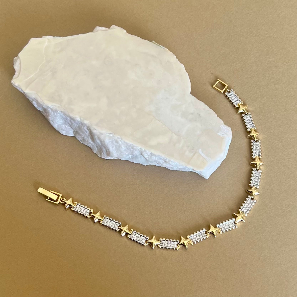 Onyx 04 | Gold Plated Bracelet