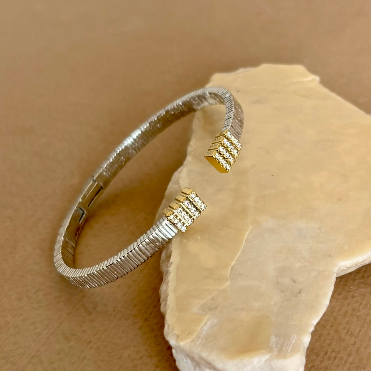 Elorine 02 | White Gold Plated Bangle