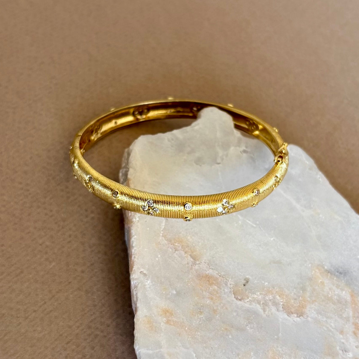 Eltavio | Gold Plated Bangle