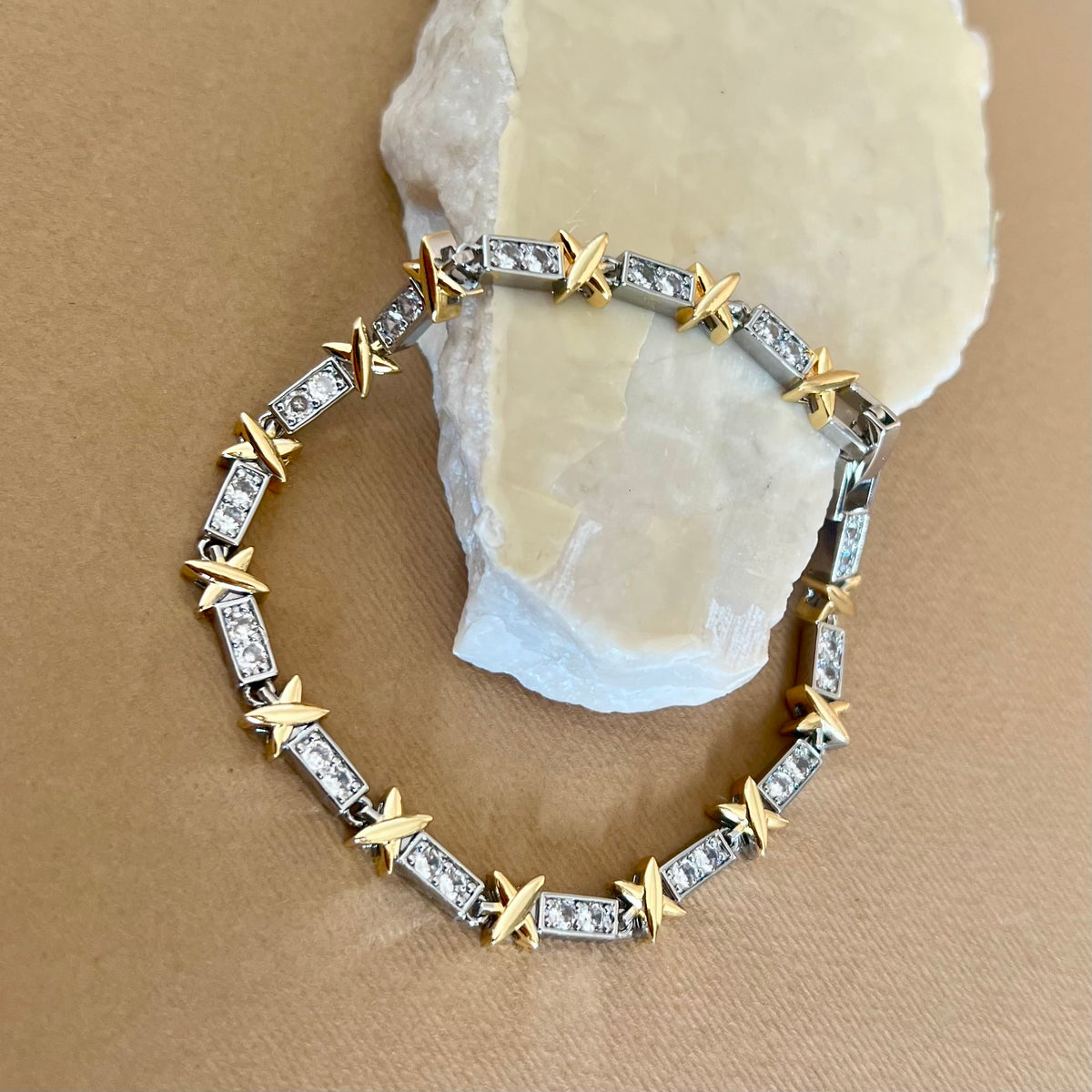 Onyx 12 | Gold Plated Bracelet