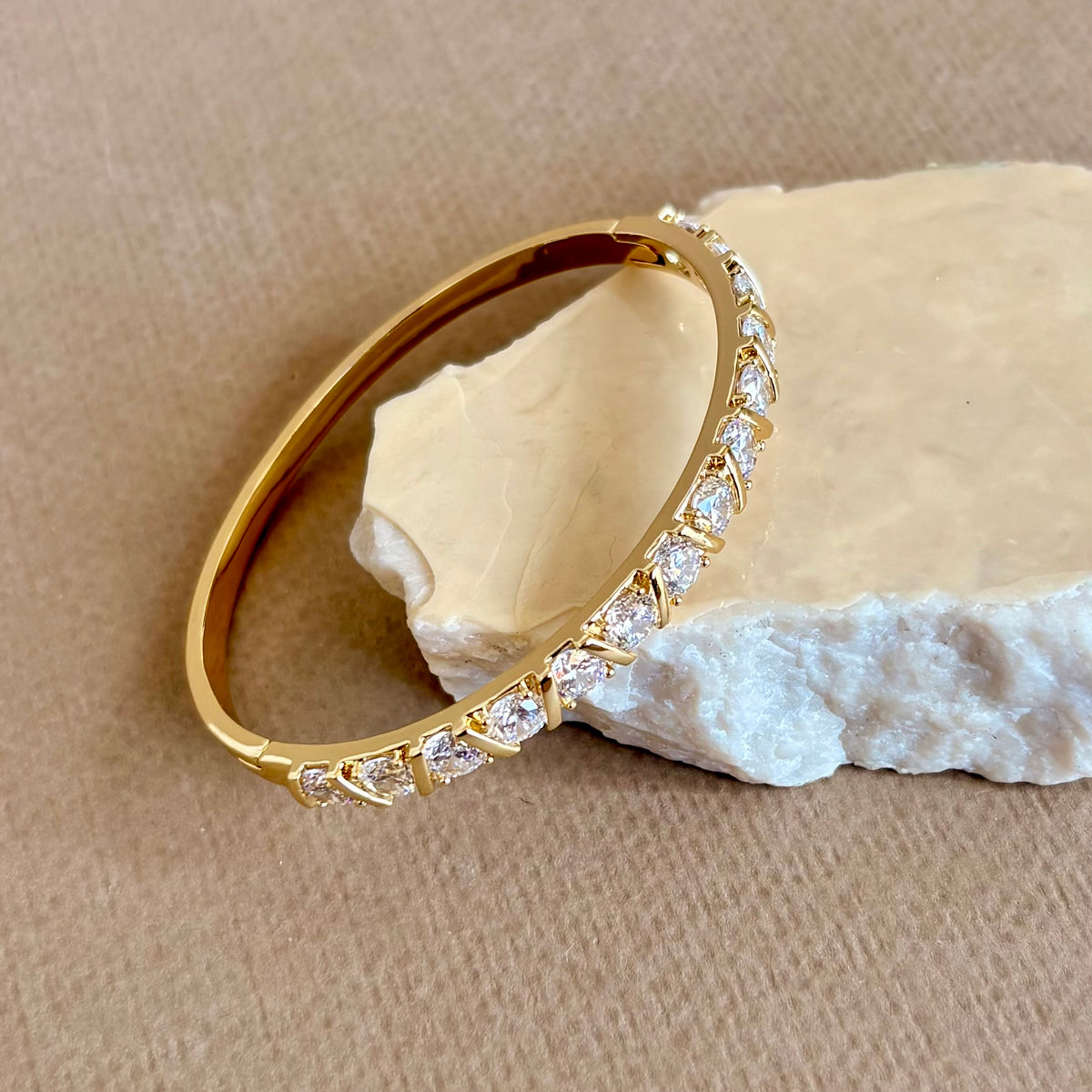 Arvion | Gold Plated Bangle