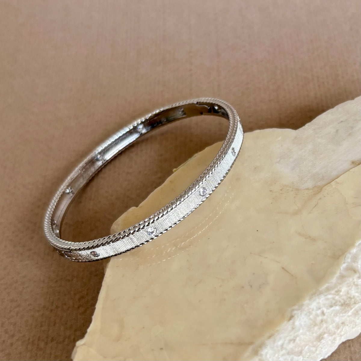 Orlisse 02 | White Gold Plated Bangle