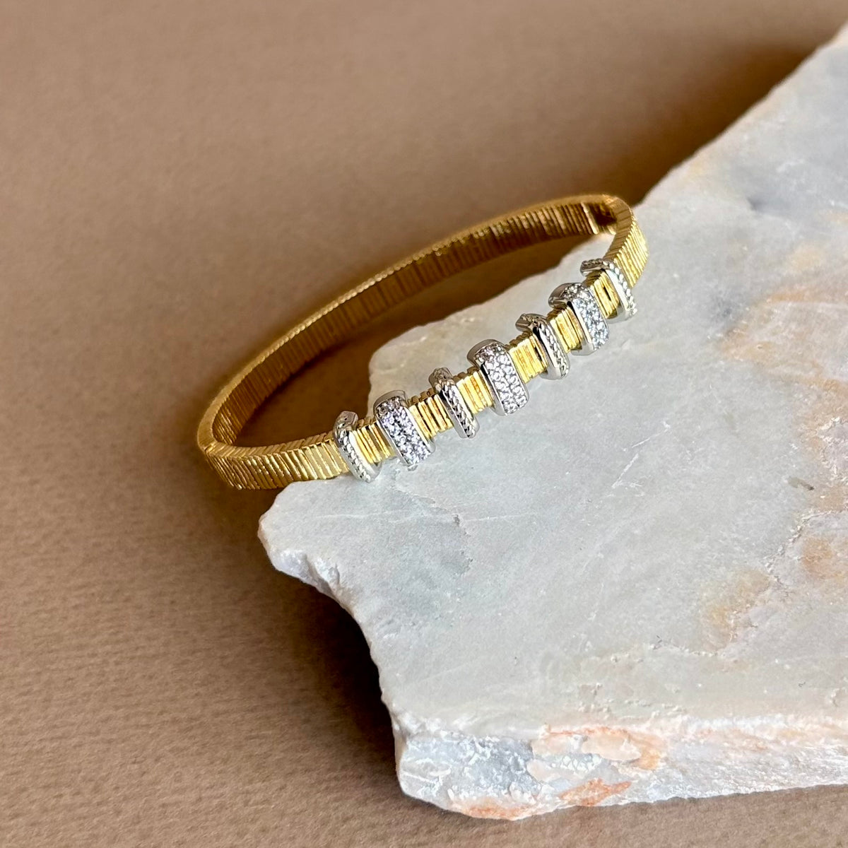 Hirvan | Gold Plated Bangle