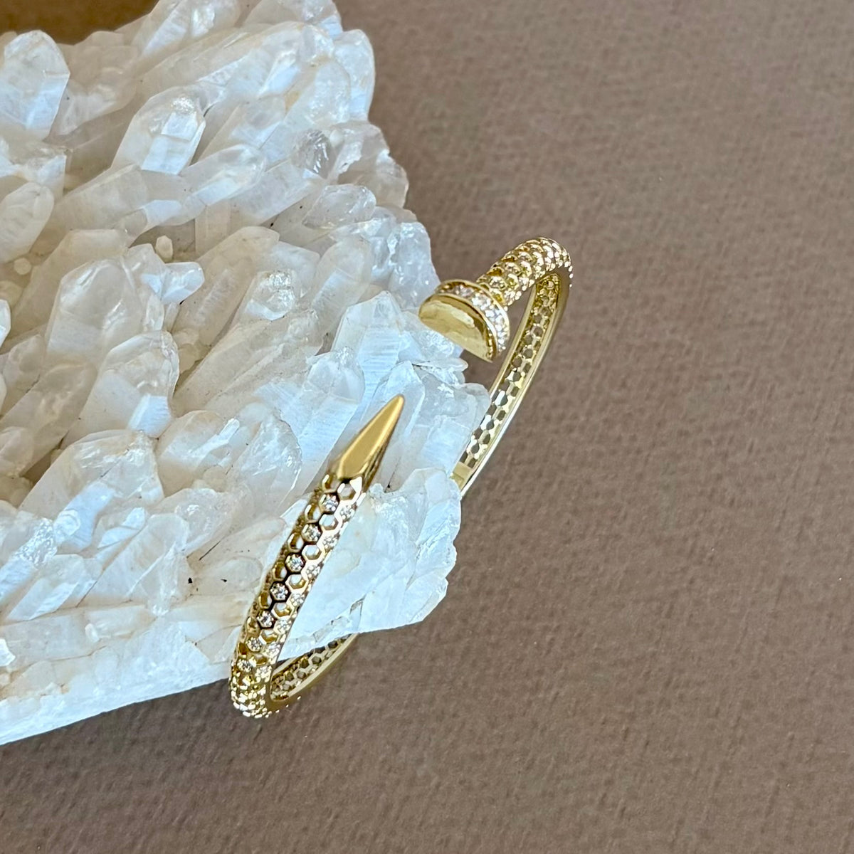 Chyodo Dots | Gold Plated Bangle