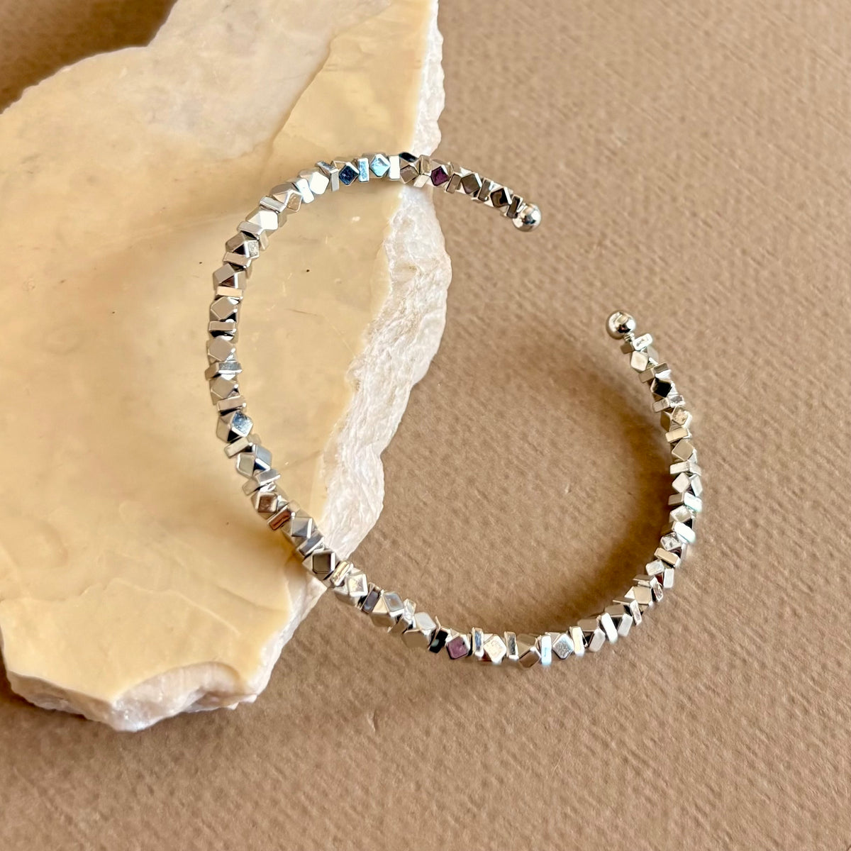 Korin 02 | White Gold Plated Bangle