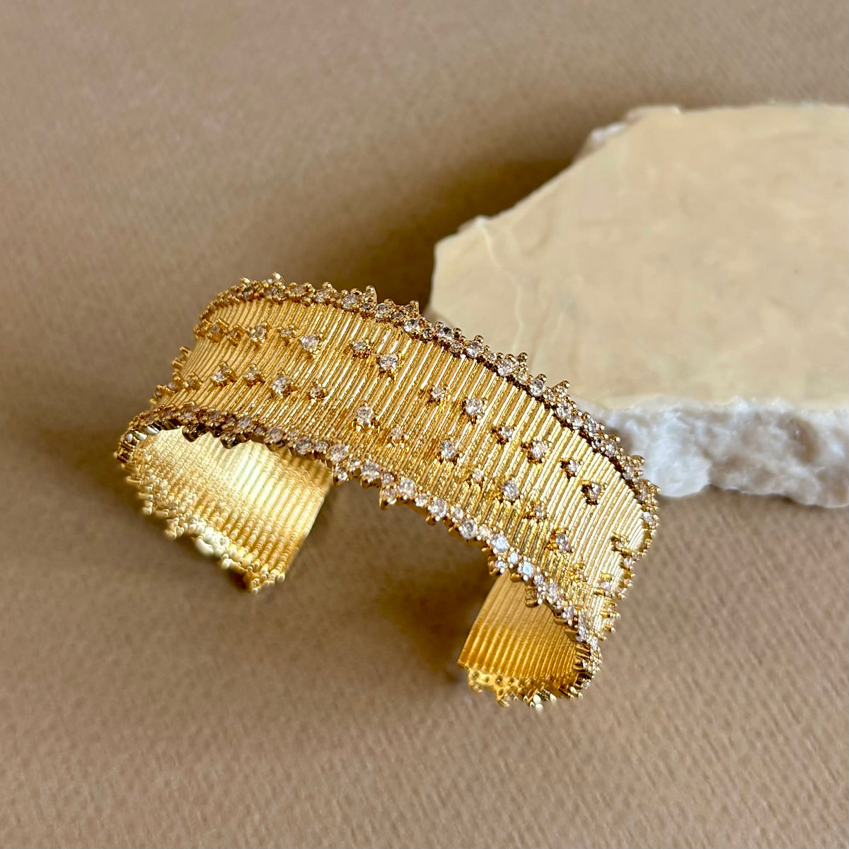 Amrelis | Gold Plated Bangle