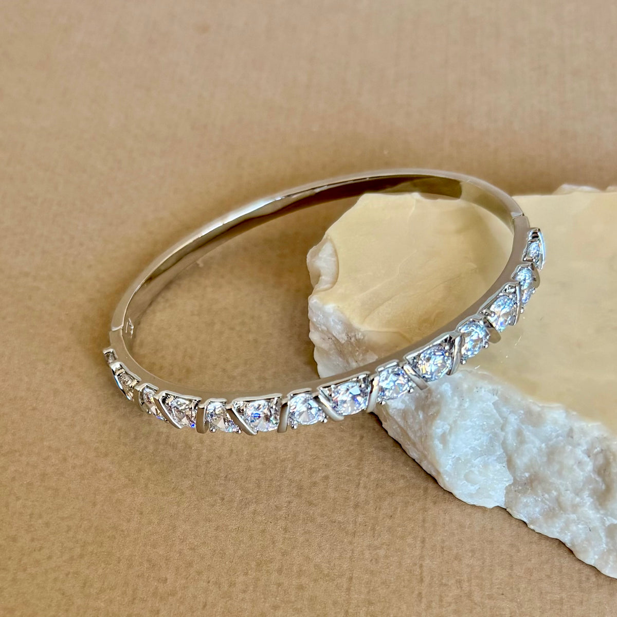 Arvion 02 | White Gold Plated Bangle