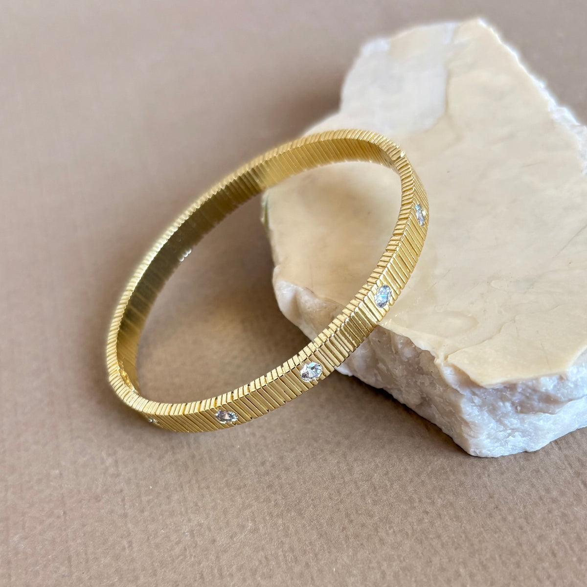 Echo | Gold plated Bangle
