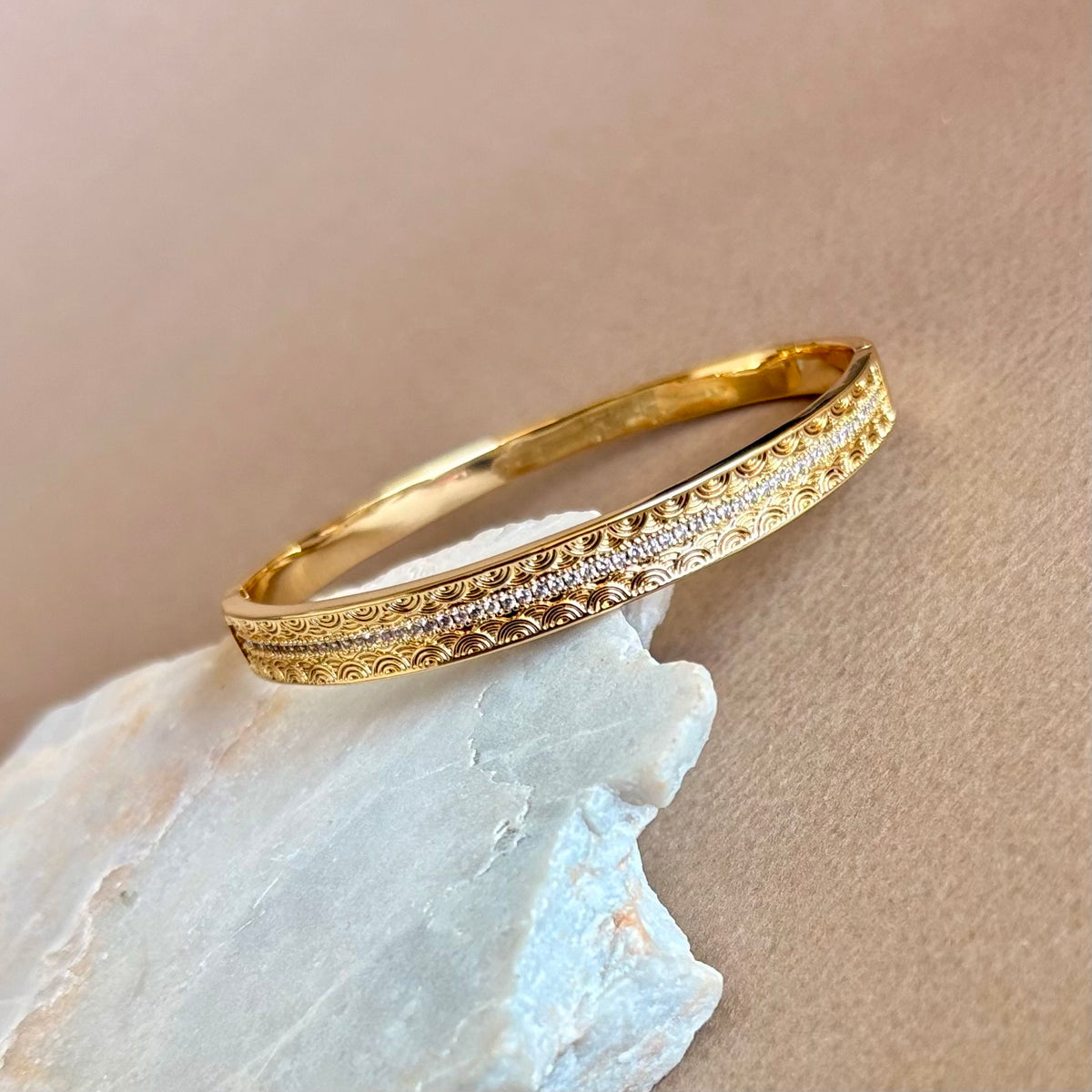 Halzo | Gold Plated Bangle
