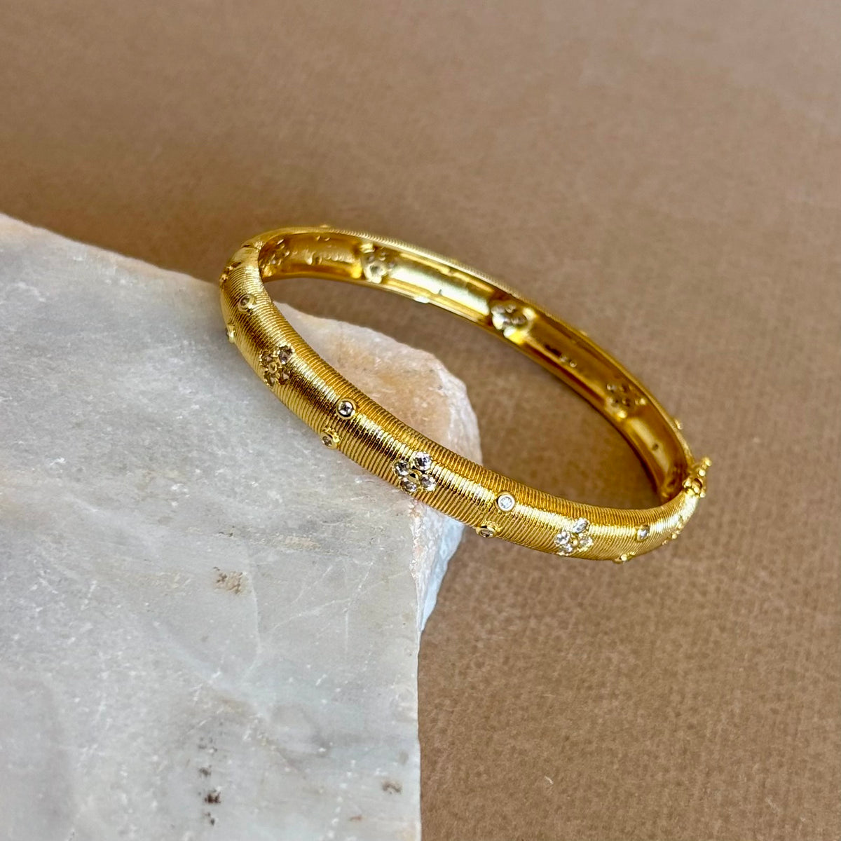 Eltavio | Gold Plated Bangle