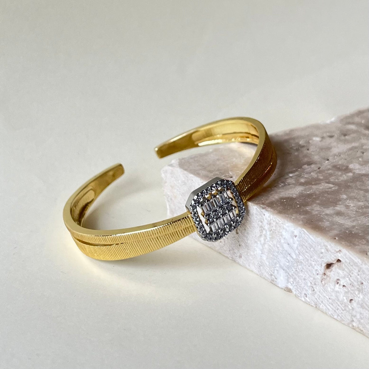 Radioso | Gold Plated Bangle
