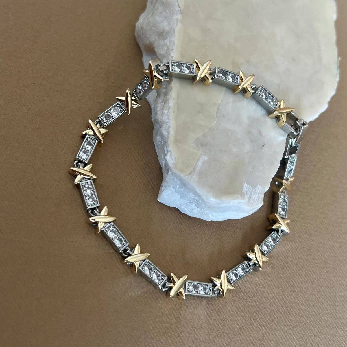 Onyx 12 | Gold Plated Bracelet