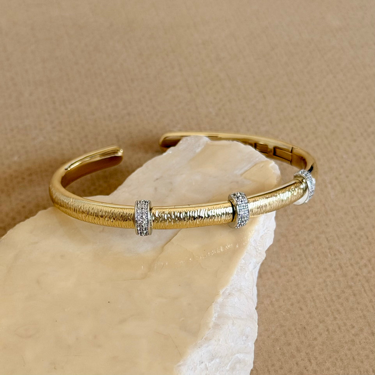 Ravian | Gold Plated Bangle