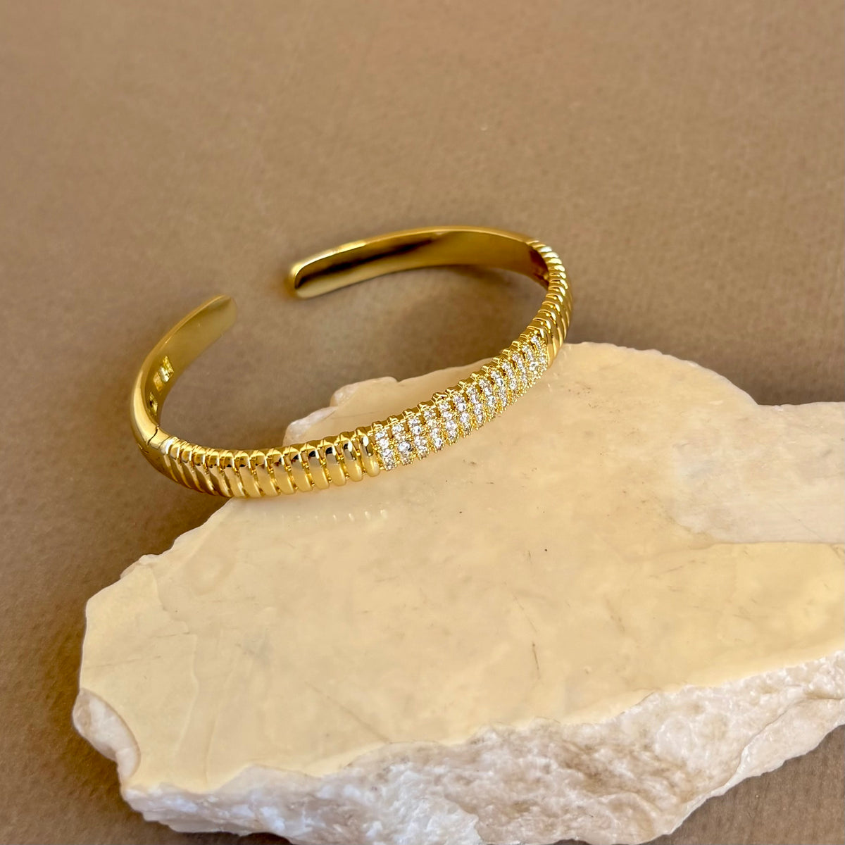 Kavelo | Gold Plated Bangle