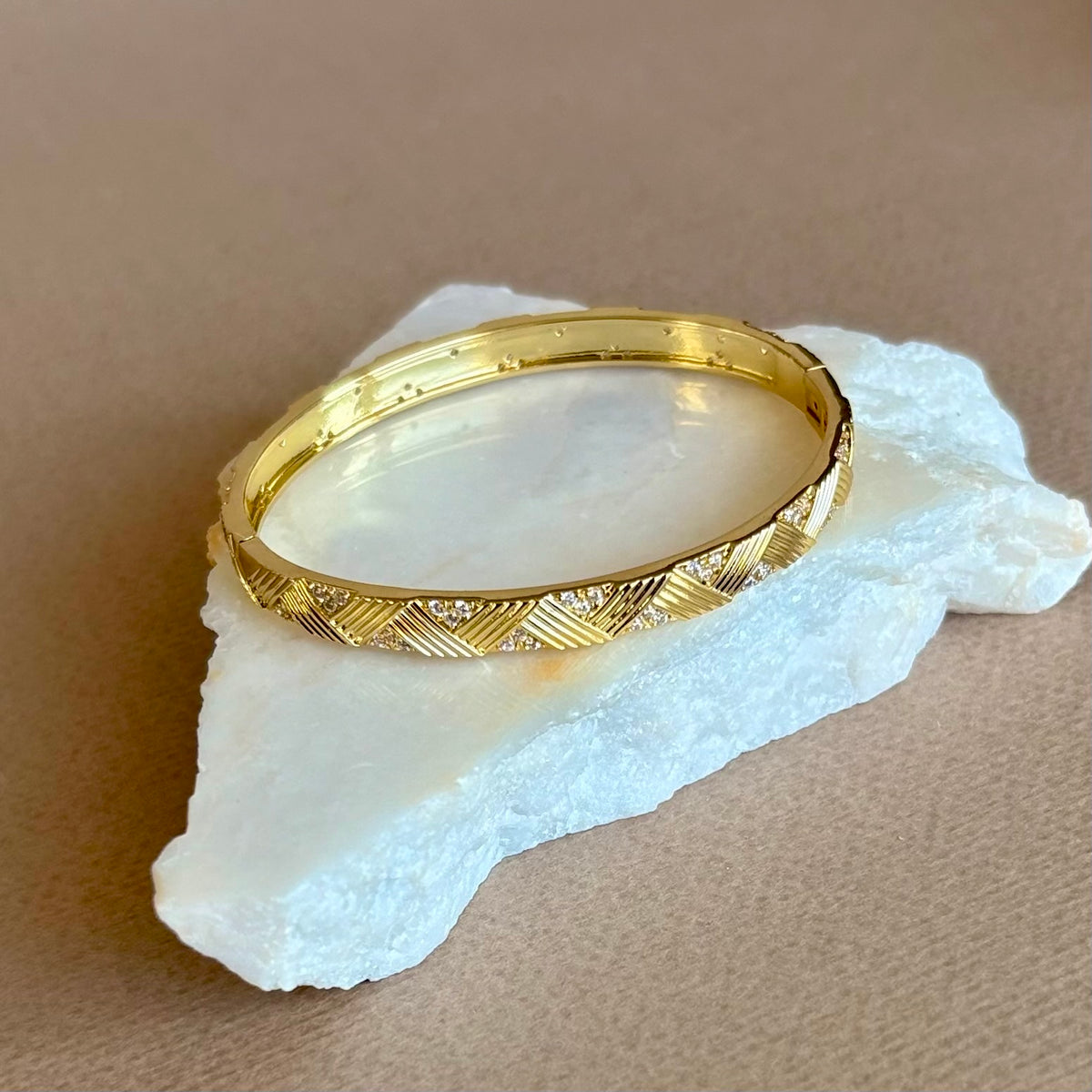 Lumeon | Gold Plated Bangle