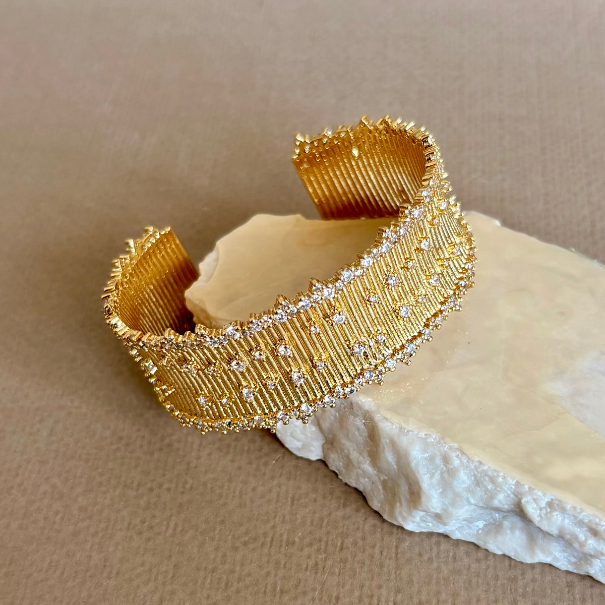 Amrelis | Gold Plated Bangle